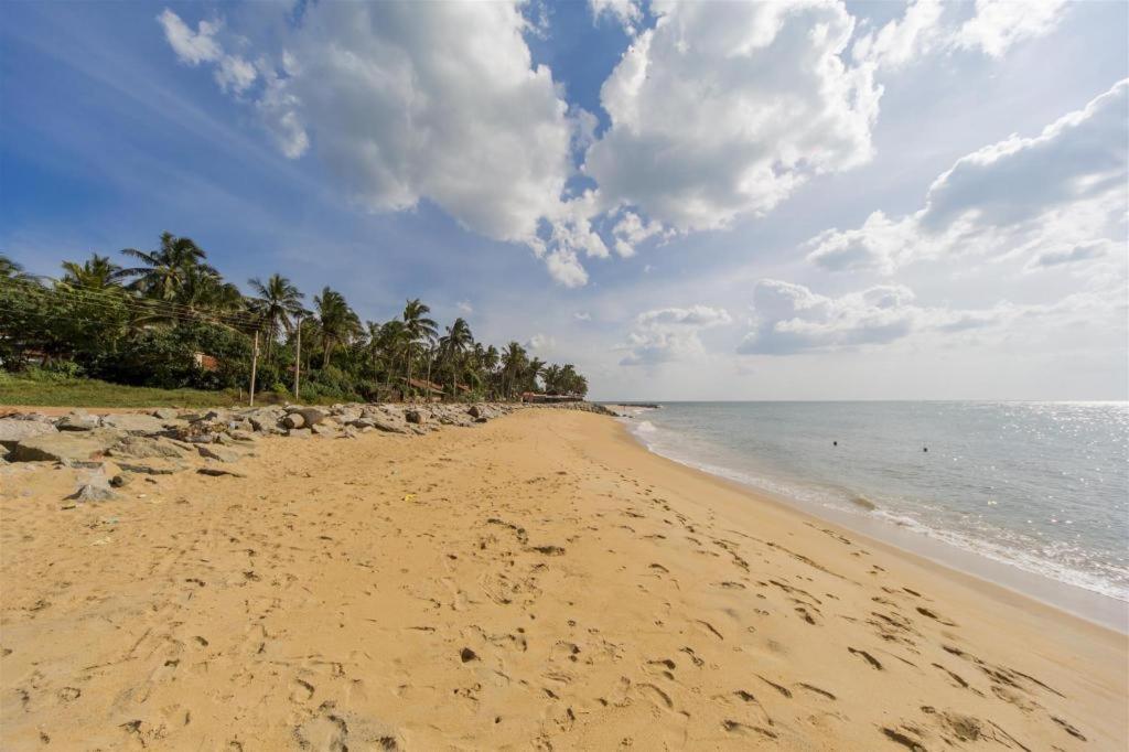 Araliya Blue Beach View Hotel Kudapaduwa Kültér fotó